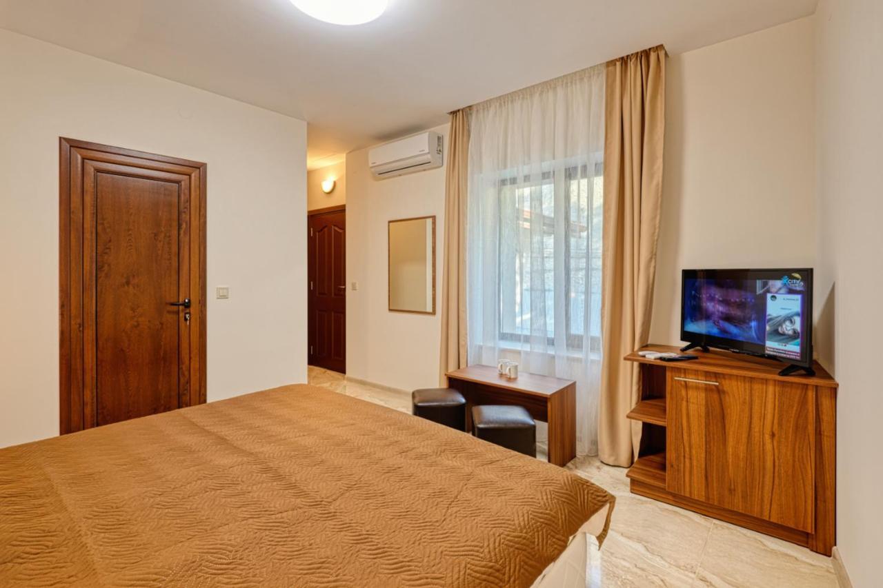 Къща За Гости Relax Chisarja Exteriör bild